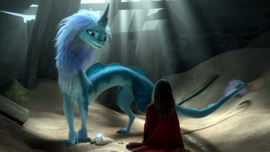 Sisu parle avec Raya dans le film Disney, raya et le dernier dragon