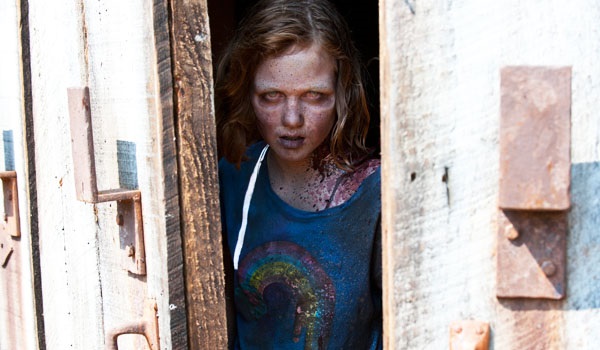 Sophia transformée en zombie.