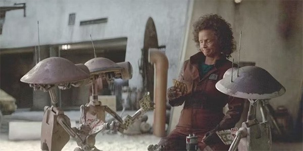 Scène du film Star Wars sur Taooine avec les droides Pit.